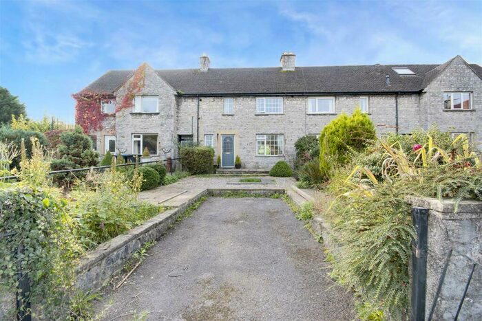 2 Bedroom Terraced House For Sale In Avenue Close, Stoney Middleton, Hope Valley, S32