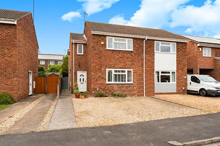 3 Bedroom Semi-Detached House For Sale In Prudence Close, Harlington, LU5