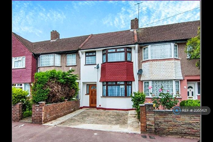 2 Bedroom Flat To Rent In Naseby Road, Dagenham, RM10