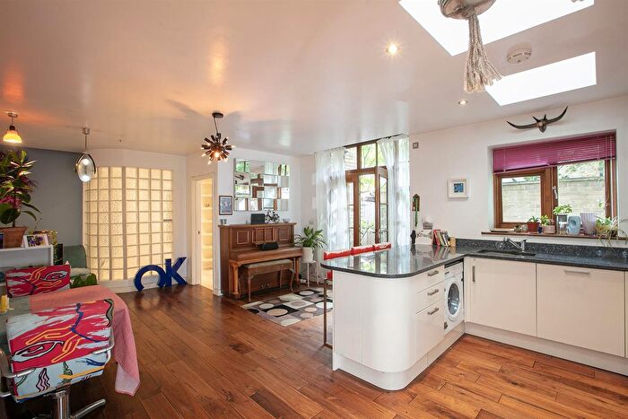 2 Bedroom Flat For Sale In Chadwick Road, Peckham, SE15