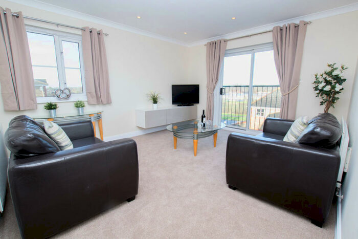2 Bedroom Flat To Rent In Delfont CLose, RH10