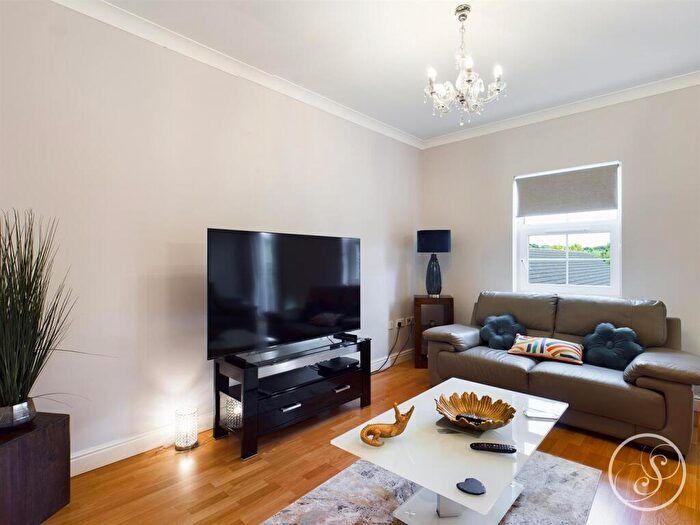 2 Bedroom Flat To Rent In Stoneleigh Court, Alwoodley, Leeds, LS17