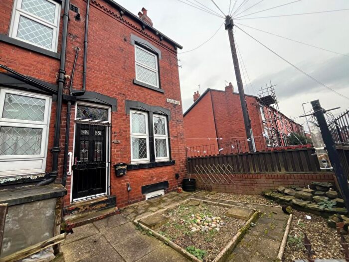 2 Bedroom House To Rent In Arley Place, Leeds, LS12