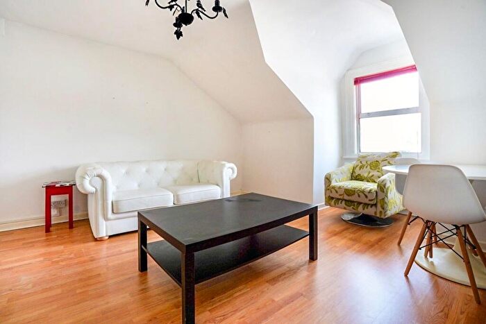 1 Bedroom Apartment For Sale In Ringstead Road, London, SE6