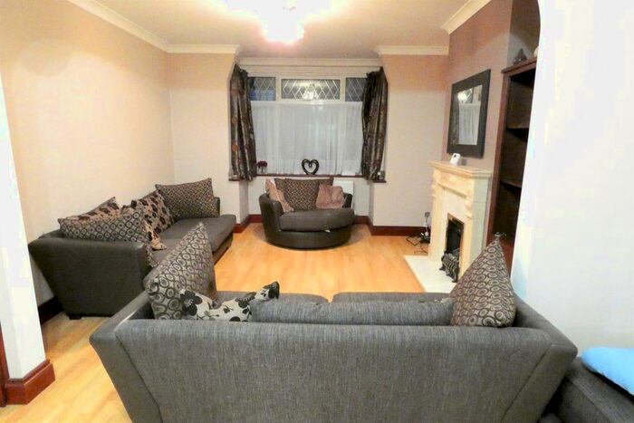3 Bedroom Terraced House To Rent In Ruskin Road, Southall, UB1