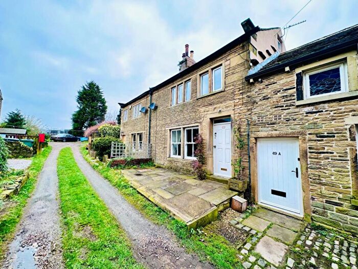 2 Bedroom Terraced House To Rent In Crosland Hill Road, Huddersfield, HD4