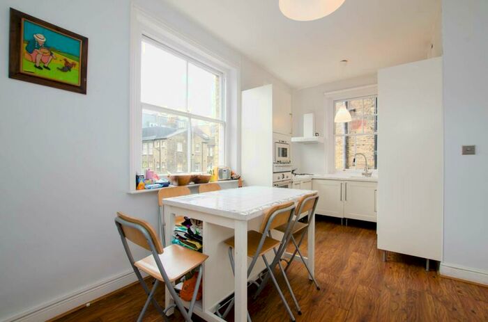 4 Bedroom Flat To Rent In Prince Of Wales Drive, Battersea Park, London, SW11