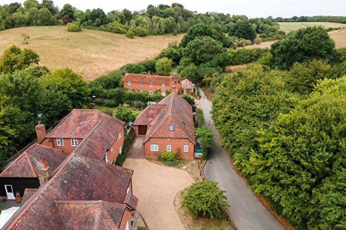 4 Bedroom Detached House To Rent In Gravel Hill, Emmer Green, RG4