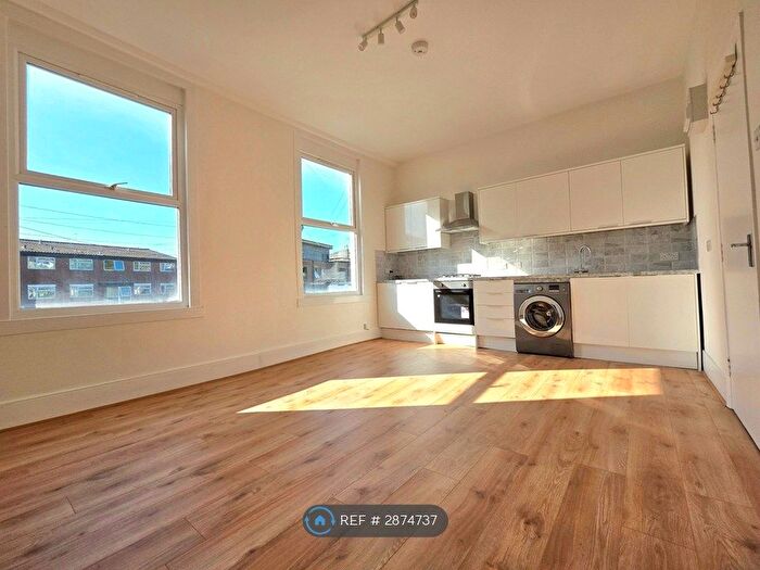 2 Bedroom Flat To Rent In White Hart Lane, London, N22