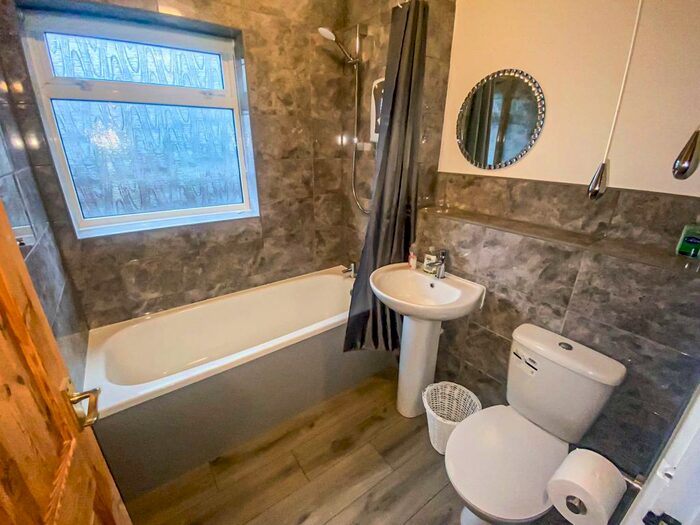 2 Bedroom Flat To Rent In Denis Close, Leicester, LE3