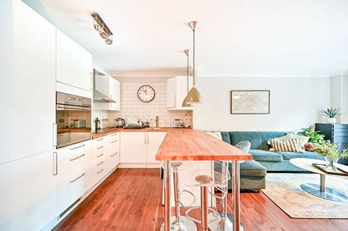 1 Bedroom Flat To Rent In King George Square, Richmond, TW10