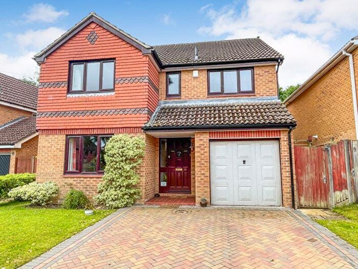 4 Bedroom Detached House For Sale In Hedley Gardens, Grange Park, Hedge End, SO30
