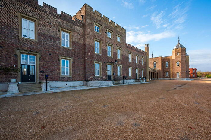 3 Bedroom Flat For Sale In Parade Ground Path, Woolwich, London, SE18