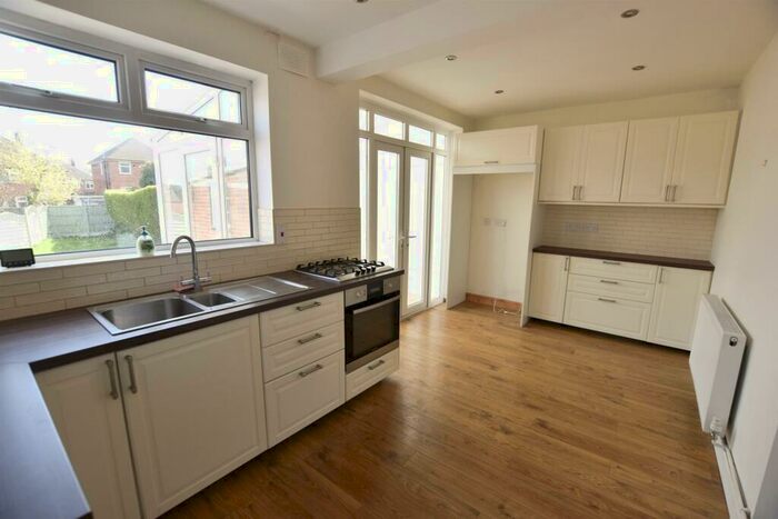 3 Bedroom Semi-Detached House To Rent In Poynings Avenue, Leicester, LE3