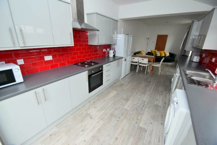 5 Bedroom House To Rent In Llandough Street, Cathays, Cardiff, CF24