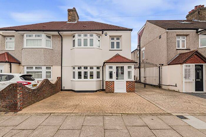 3 Bedroom Semi Detached House For Sale In Kenmere Road, Welling, DA16