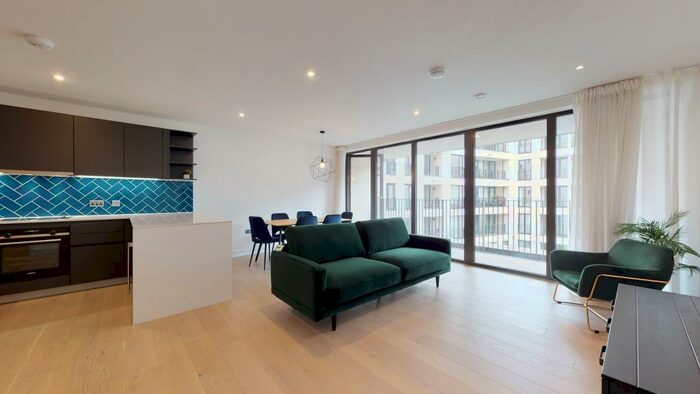 3 Bedroom Ground Flat To Rent In Hackney Road, E2