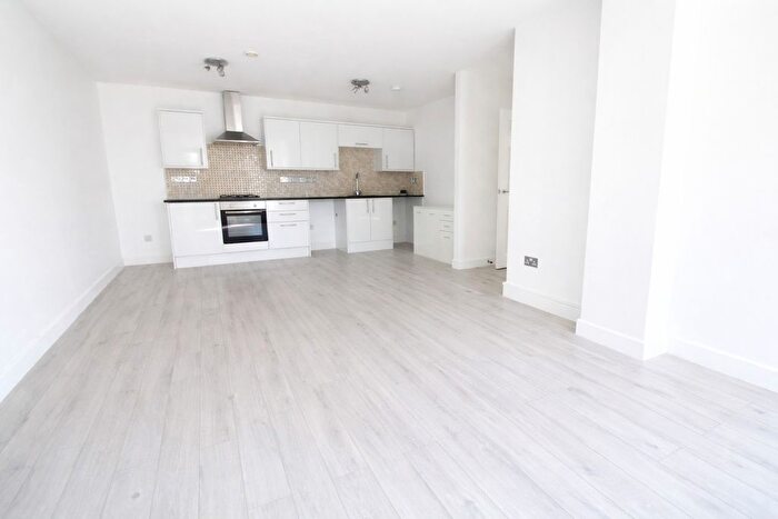 2 Bedroom Flat To Rent In Windmill Lane, Cheshunt, EN8