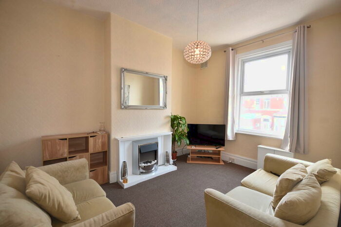 1 Bedroom Apartment To Rent In Holmfield Road, Blackpool, FY2