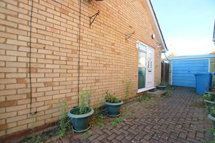 2 Bedroom Detached Bungalow For Sale In Horrocks Way, Kettering, Northamptonshire, NN15