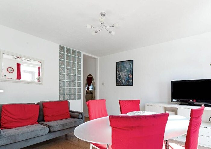 2 Bedroom Maisonette To Rent In Belton Way, London, E3