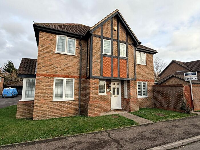 4 Bedroom Detached House For Sale In Brandon Close, Chafford Hundred, RM16