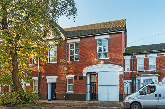 3 Bedroom Apartment For Sale In Ashburnham Road, Bedford, Bedfordshire, MK40