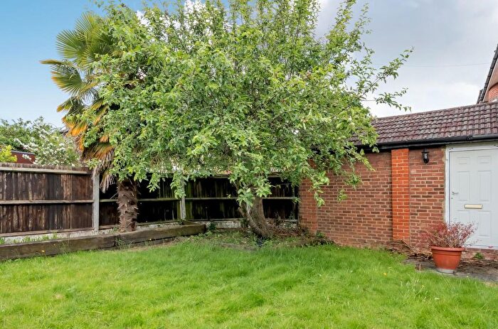 5 Bedroom Semi-detached House To Rent In Walmington Fold, Woodside Park, N12