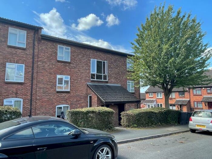 1 Bedroom Apartment To Rent In Hamilton Avenue, Abbeyfields, Halesowen, West Midands, B62
