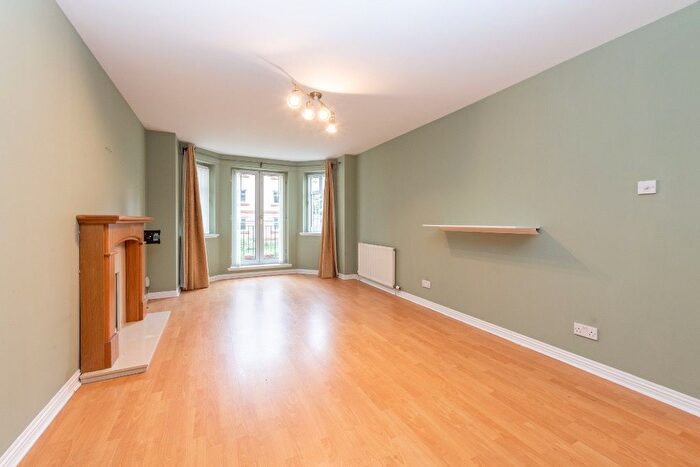 2 Bedroom Flat To Rent In Sinclair Gardens, Gorgie, Edinburgh, EH11