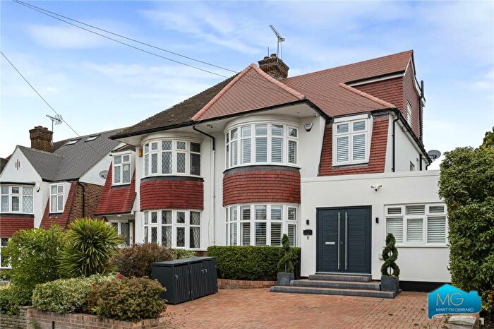 4 Bedroom Semi-Detached House For Sale In Holly Hill, London, N21