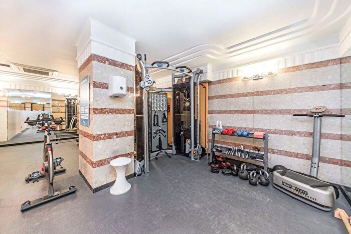 1 Bedroom Flat To Rent In Charterhouse Square, London, EC1M