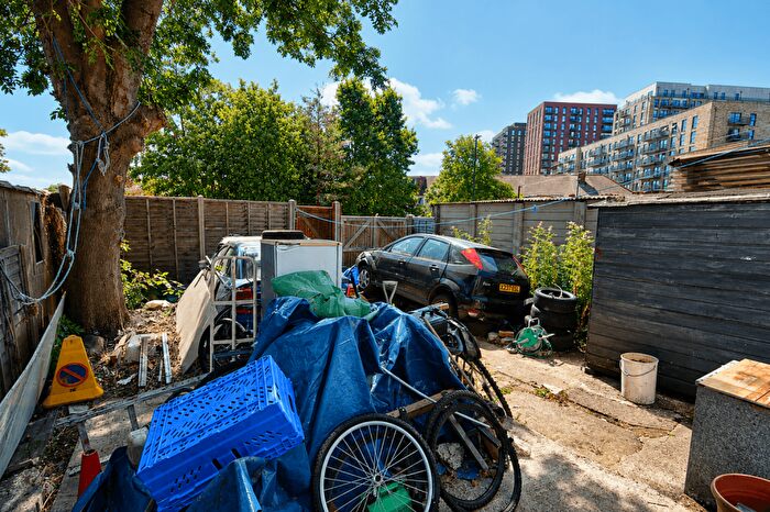 1 Bedroom Maisonette For Sale In Kenmere Gardens, Wembley, Middlesex, HA0