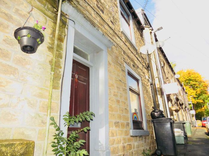 2 Bedroom House To Rent In Clifton Street, Sowerby Bridge, HX6
