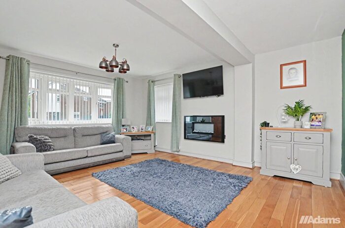 4 Bedroom Detached House For Sale In Embleton Grove, Beechwood, WA7