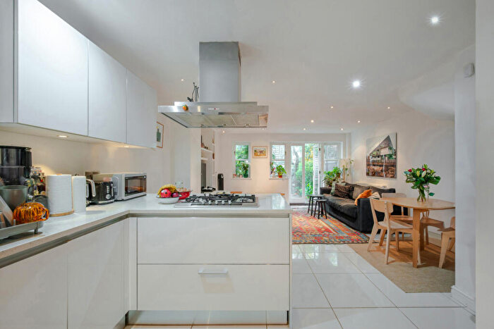 4 Bedroom Mews To Rent In Byron Mews, Gospel Oak, NW3