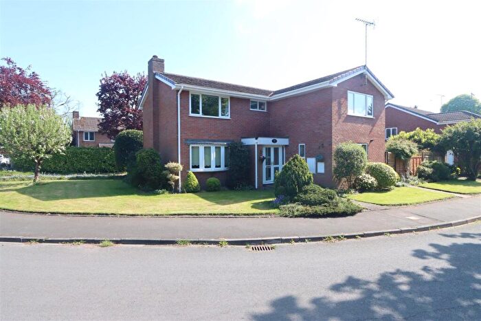 4 Bedroom Detached House For Sale In Lynwood Drive, Blakedown, Kidderminster, DY10