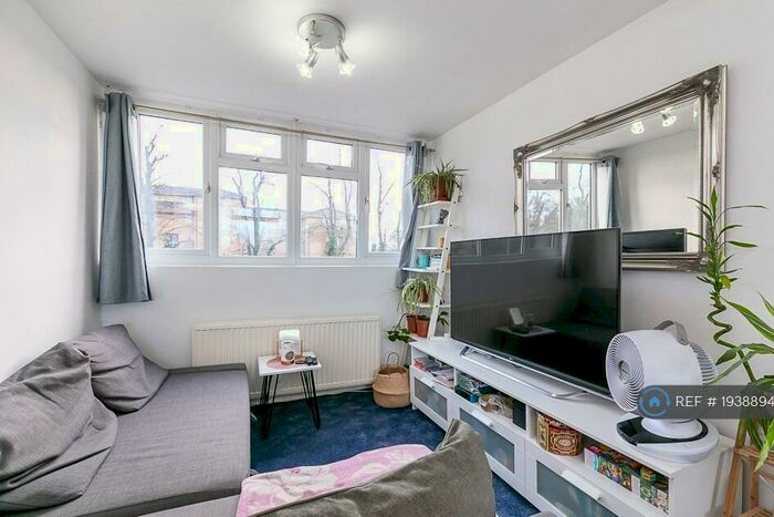 2 Bedroom Flat To Rent In Friern Barnet Road, London, N11