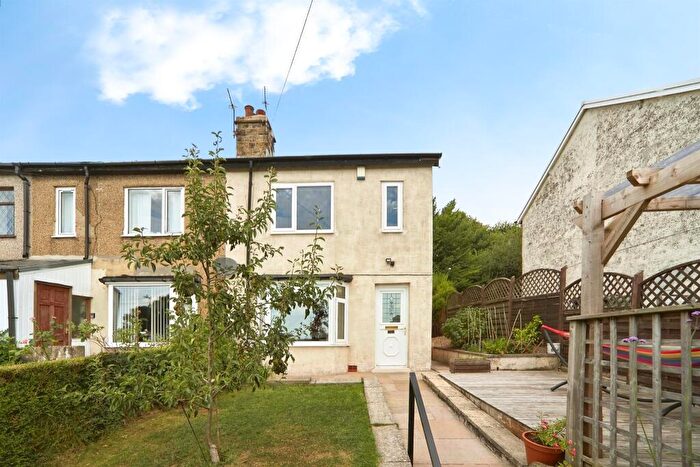 2 Bedroom End Of Terrace House For Sale In Sunnymount, Braithwaite, Keighley, BD22