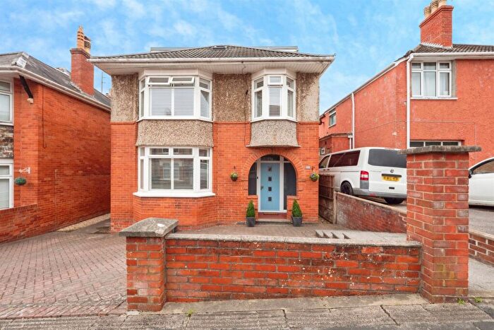 4 Bedroom Detached House For Sale In Rodwell Avenue, Weymouth, DT4