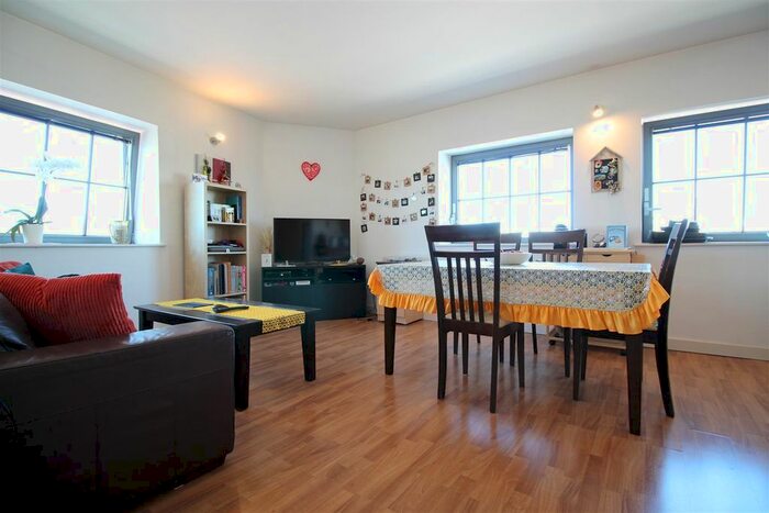 2 Bedroom Flat To Rent In Queens Road, Nottingham, NG2