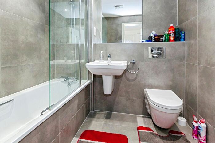 2 Bedroom Flat For Sale In High Street, Slough, SL1
