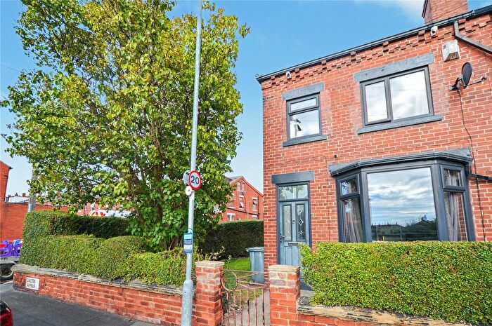 3 Bedroom Semi Detached House For Sale In Dalton Avenue, Leeds, LS11