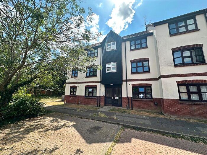 1 Bedroom Apartment For Sale In Bounderby Grove, Chelmsford, CM1