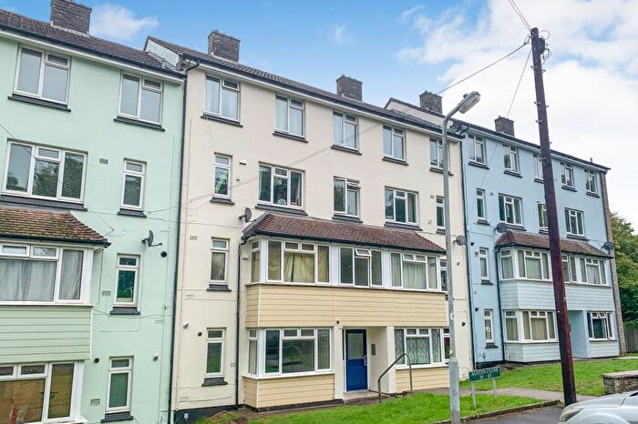 1 Bedroom Flat For Sale In Austin Close, Frome, Somerset, BA11
