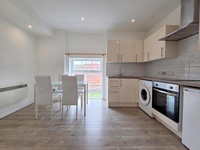 1 Bedroom Flat To Rent In Northbrook Street, Newbury, RG14