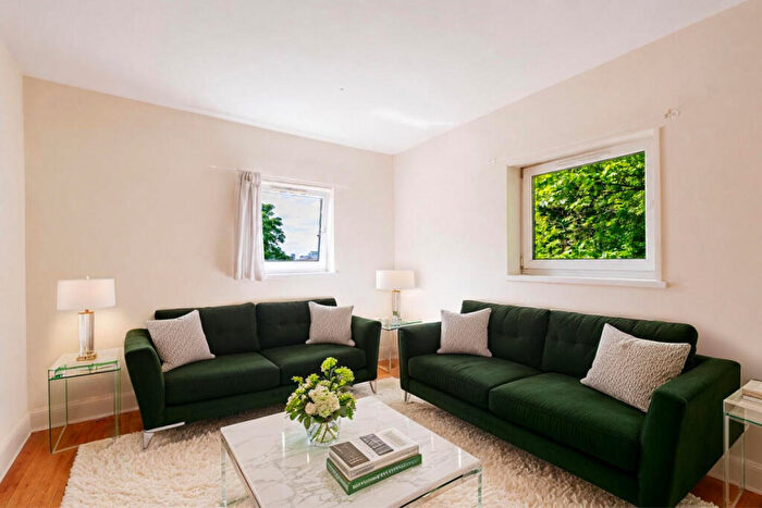 4 Bedroom Flat For Sale In Archway Road, London, N19