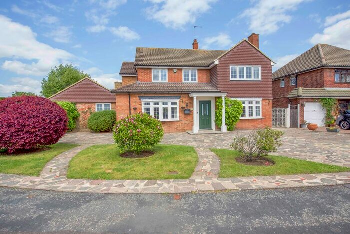 4 Bedroom Detached House To Rent In Chichester Avenue, Ruislip, HA4