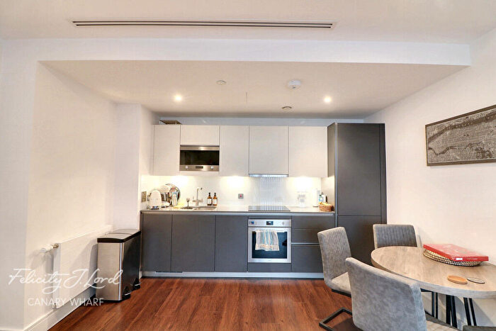 1 Bedroom Apartment To Rent In Maine Tower, , Canary Wharf, E14
