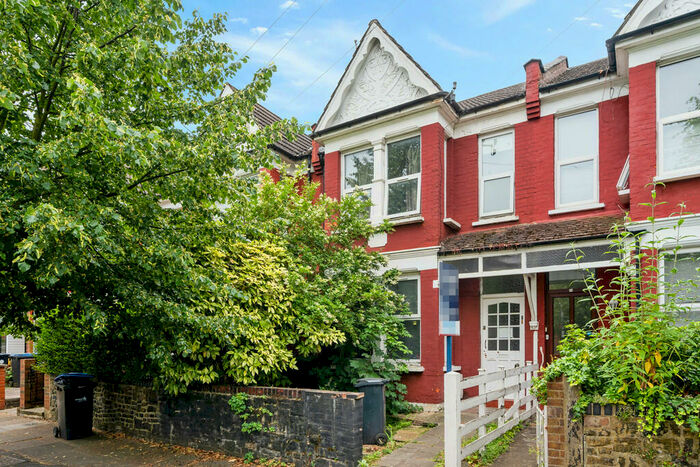 3 Bedroom Terraced House For Sale In York Road, Bounds Green, N11
